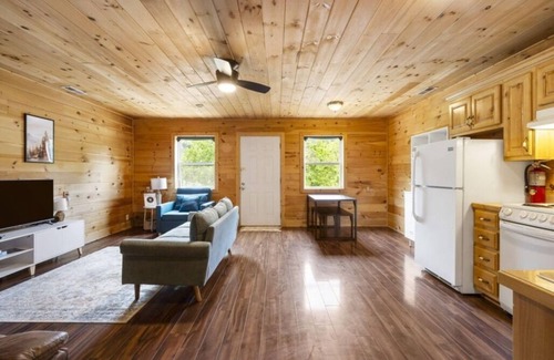 Ponce De Leon Cabin | See the Sunrise, Riverfront Cabin #4 on James River, #4 of 5 Cabins