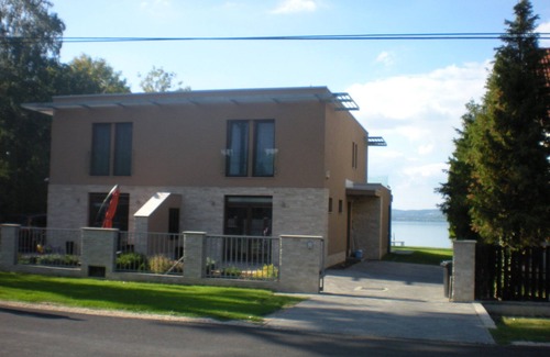 Balatonszarszo House | Seehaus 1 directly on the shore with its own jetty
