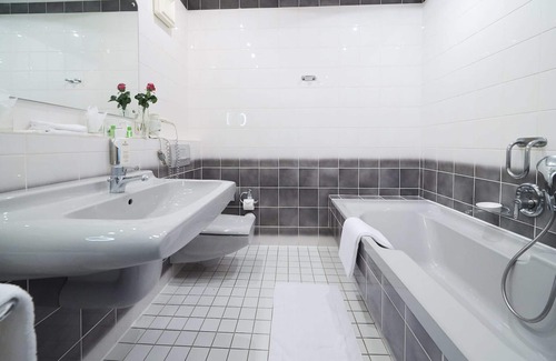 Isenbuttel Hotel | Seehotel am Tankumsee