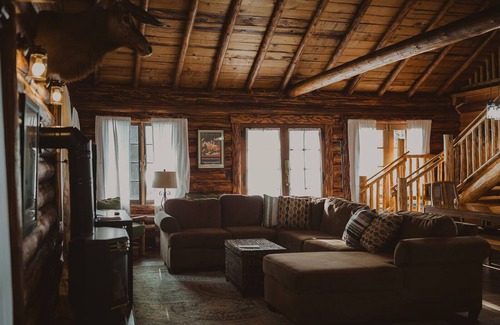 Seeley Lake Cabin | Seeley Cabin at Tamaracks Resort, a log lakefront cabin on Seeley Lake, Montana.