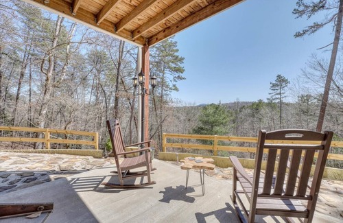 Dahlonega Cottage | Selah - 12 min Dahlonega, Pool Table, Record Player, 5 Acres with Trails