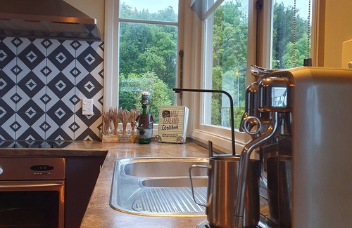 Tahunanui House | Selah Retreat - Peaceful with a stunning view!
