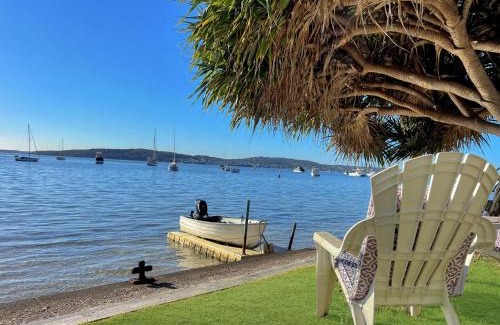 Marks Point House | Selby Cottage- Waterfront, Fire & Outdoor Dining