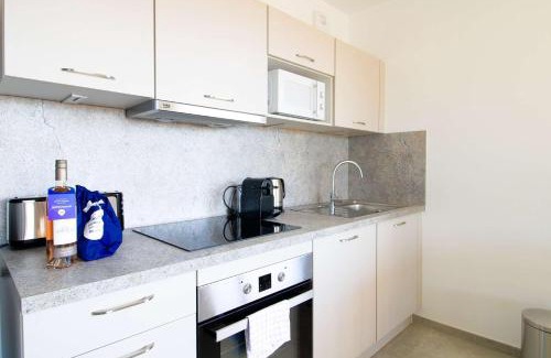 Le Lavandou Apartment | SELECT' - T3 avec vue mer, parking et piscine à Saint-Clair au Lavandou - 180SUD-B11