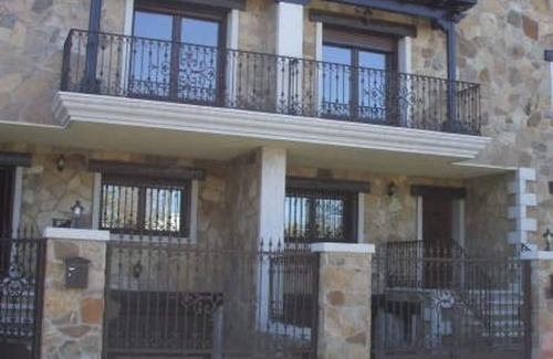 Guadalix de la Sierra Cottage | Self catering Los Alisos for 14 people