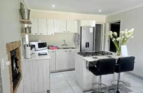 Klapmuts Cottage | Self catering accomadation in the winelands. Mon Rêve Estate - Cottage 3
