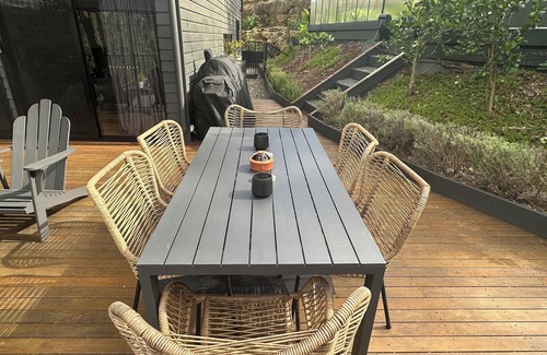 Kooralbyn Apartment | Self Check In, getaway with stunning views of Boomerang Lagoon and Mt Kooralbyn.