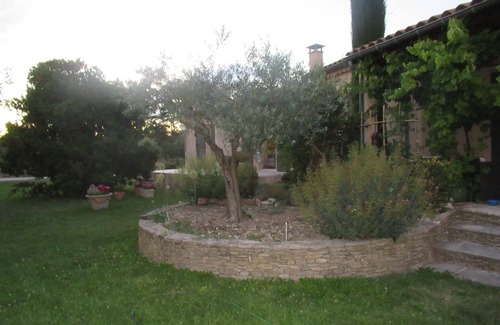 Saumane-de-Vaucluse Apartment | Self-contained apartment with swimming pool