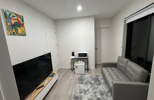 Auckland Apartment | Self Contained 2 Bedroom - Botanic Gardens & Airport