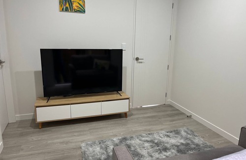 Auckland Apartment | Self Contained 2 Bedroom - Botanic Gardens & Airport