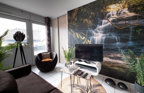 Betheny Apartment | Self-contained apartment, ARENA area, la CARTONNERIE, champagne house.