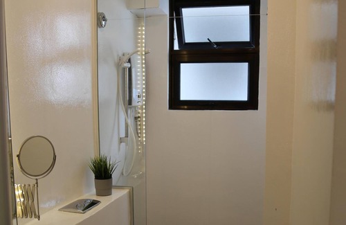 Bukit Timah Apartment | Self-contained fully furnished studio