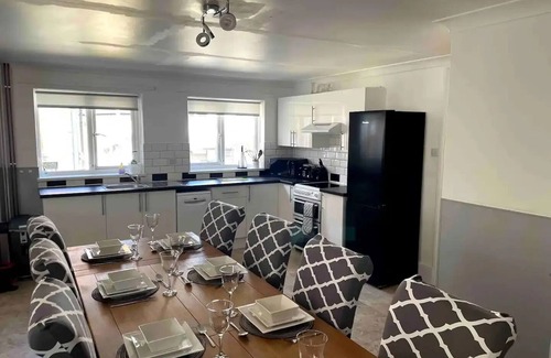 Figheldean House | Self contained large annexe near Stonehengenn
