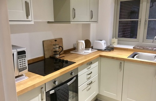 Warnham Apartment | Self Contained Stay, set within 7 acres of gated grounds, for 2 or 3 guests