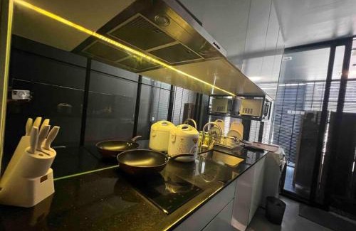 Samre Villa | SelfCheckIn TownHome in Charoen Nakhorn 60 near BTS Iconsiam Asiatique and Chaophraya River Maximum 4 Guests