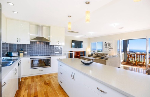 Sellicks Beach House | Sellicks Sea View - Large Coastal Home with Sweeping Views of the Sea and Hills