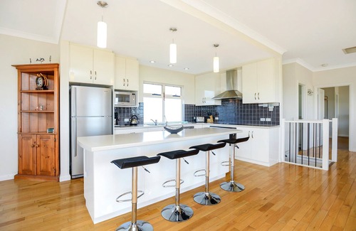Sellicks Beach House | Sellicks Sea View - Large Coastal Home with Sweeping Views of the Sea and Hills