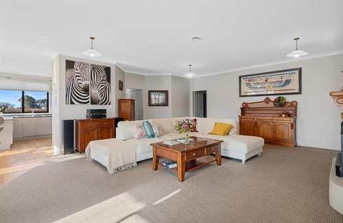 Blenheim House | Selmes Sanctuary - Blenheim Holiday Home