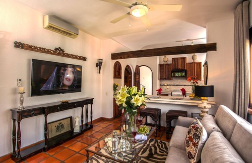Amapas Condo | Selva Romantica, Casa Daphne - Local Mexican Designer Condo