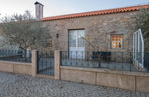 Vila Flor House | Semi-detached holiday home on an estate with a swimming pool