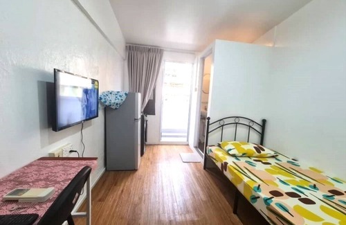 Lavender Apartment | Semi-Ensuite with Balcony ONE occupant, 5min to lavender MRT (Not for tourist)