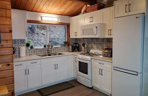 Blind Bay Cottage | Semi-Waterfront Cottage, w/beach & dock access & buoy, West View, Pet Friendly