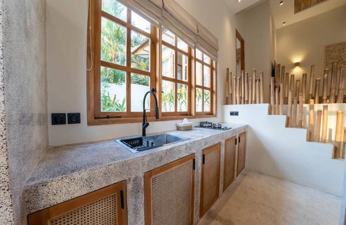 Singakerta Villa | Semiramida Villa by EVDEkimi – Elegant 2BD w/pool, open-air bath, patio - Long stay extras