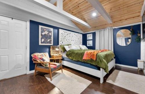 Cape Girardeau House | SEMO Redhawks Campus Home with Hot Tub