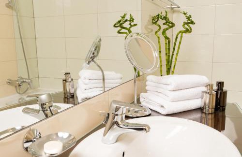 Afanasivsʹkyy Yar Apartment | Senator City Center