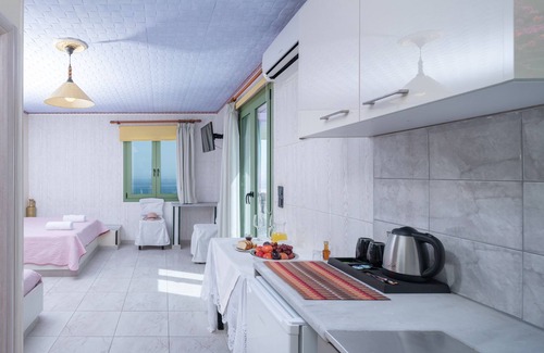 Piskopiano Apartment | Senior Citizen Suite in blue