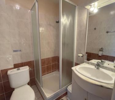 Chuffilly-Roche Bed & Breakfast | Sensation, chambre 2 lits pour 3 personnes, avec salle de bain privative