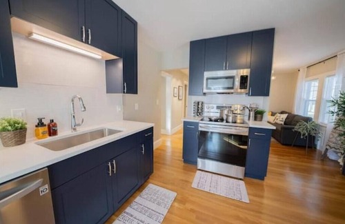 Malden House | Sensory Serenity: Parking, Netflix,Fast Wi-Fi in a Luxe Fragrance-Free Flat
