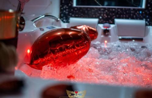 Poincare - Foch - Anatole France - Croix de Bourgogne Apartment | Sensual SPA- Love ROOM Jacuzzi Hammam Terrasse