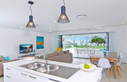 Bilinga Apartment | Sentosa on Tugun 5 Bedroom Beachfront Home