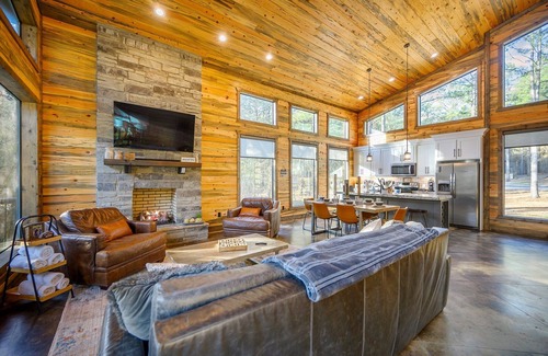 Hochatown Cabin | Sep Promo! 2 Kings, Playset, Hot Tub & Games