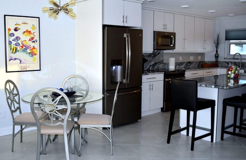 Daytona Beach Shores Condo | Sept/Oct the Best @ 1102 Shores Club! Pool/NO-DRIVE Bch/Grills/Picklebll/BsktBl