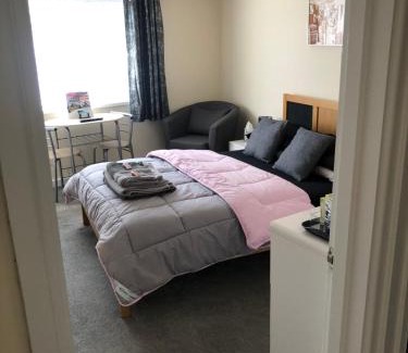 Boscundle Apartment | September - March just 85 per night with free parking & wi-fi