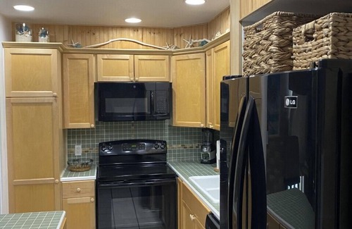 Kahuku Condo | SEPTEMBER SPECIAL RATE! - 1-bedroom condo, pools, walking distance to beaches.