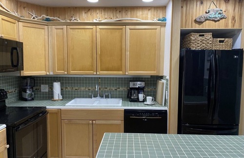 Kahuku Condo | SEPTEMBER SPECIAL RATE! - 1-bedroom condo, pools, walking distance to beaches.