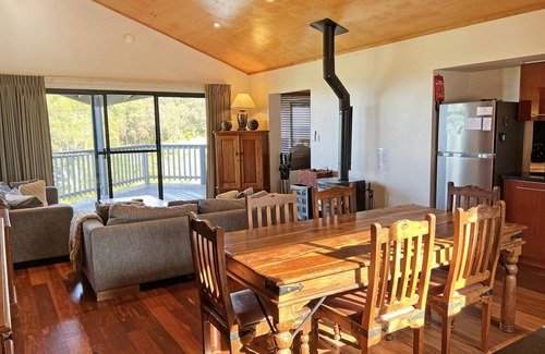 Shadforth House | Serendeva: Stunning views, private & EV charger
