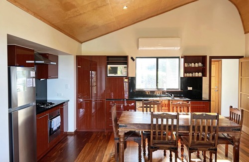 Shadforth House | Serendeva: Stunning views, private & EV charger