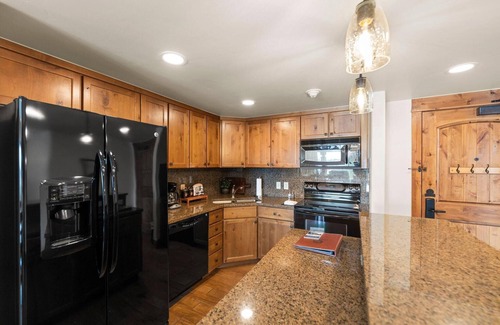 Tamarack Condo | Serendipity Lodge 2 Bedroom Condo - Welcoming Condo|Fireplace and Patio