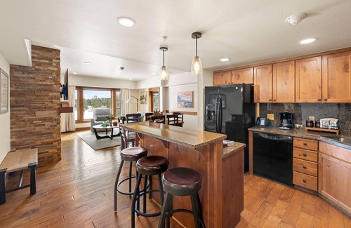 Tamarack Condo | Serendipity Lodge 2 Bedroom Condo - Welcoming Condo|Fireplace and Patio