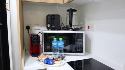 Masdar City Apartment | Serene 1BR Oasis 2 Retreat with Pool - Easy Airport Access & Near Masdar Park