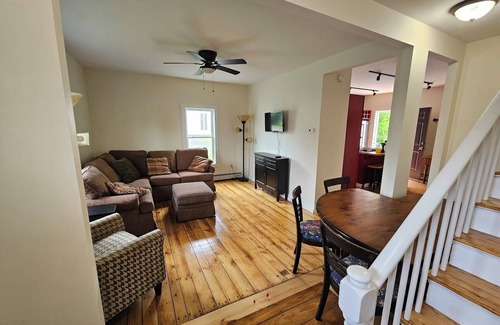North Vassalboro Apartment | Serene 2-3-bedroom apartment in Vassalboro. Fully furnished