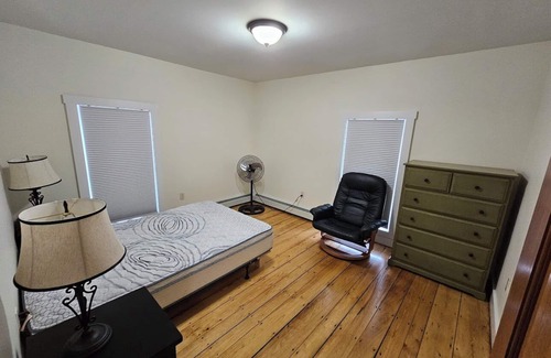 North Vassalboro Apartment | Serene 2-3-bedroom apartment in Vassalboro. Fully furnished