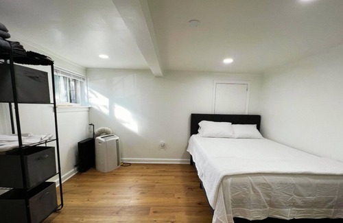North Bergen House | Serene 2 bdr 3 bed Home! 15 Mins! from NYC