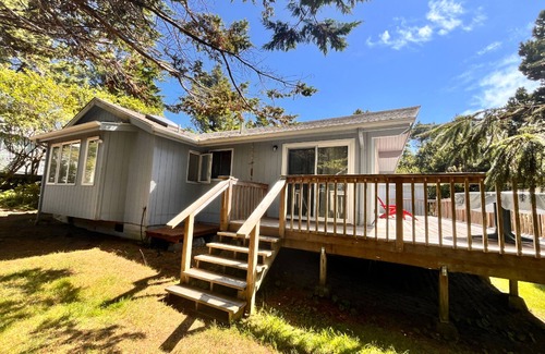 South Beach House | Serene 2-bedroom house with with short walk to beach in South Beach
