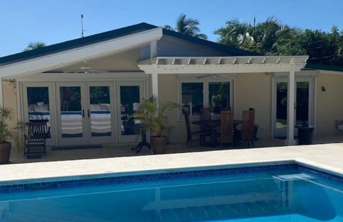 Newlands House | Serene 3 Bedroom Home with Saltwater Pool & Gardens
