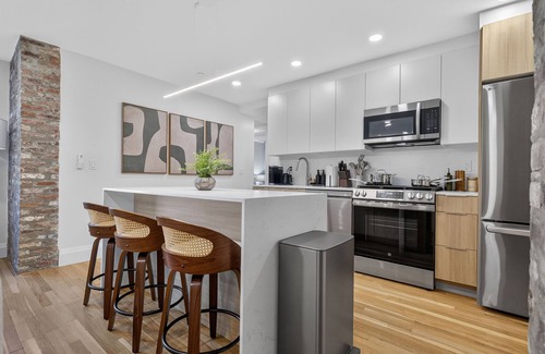 Central Square Apartment | Serene 4BR 3BA Apt Harvard/MIT Sleeps 10+